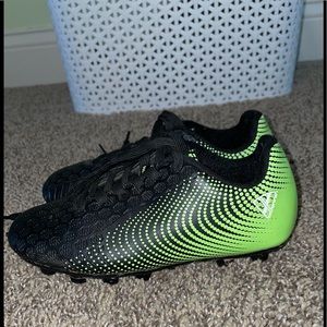 Boys Vizani size 10.5 cleats